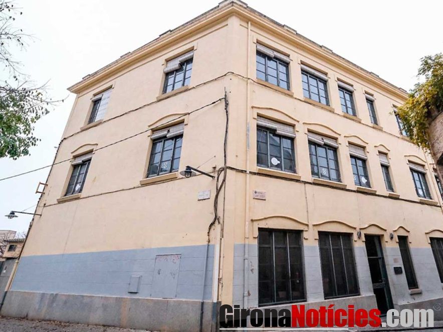 façana de la UNED 