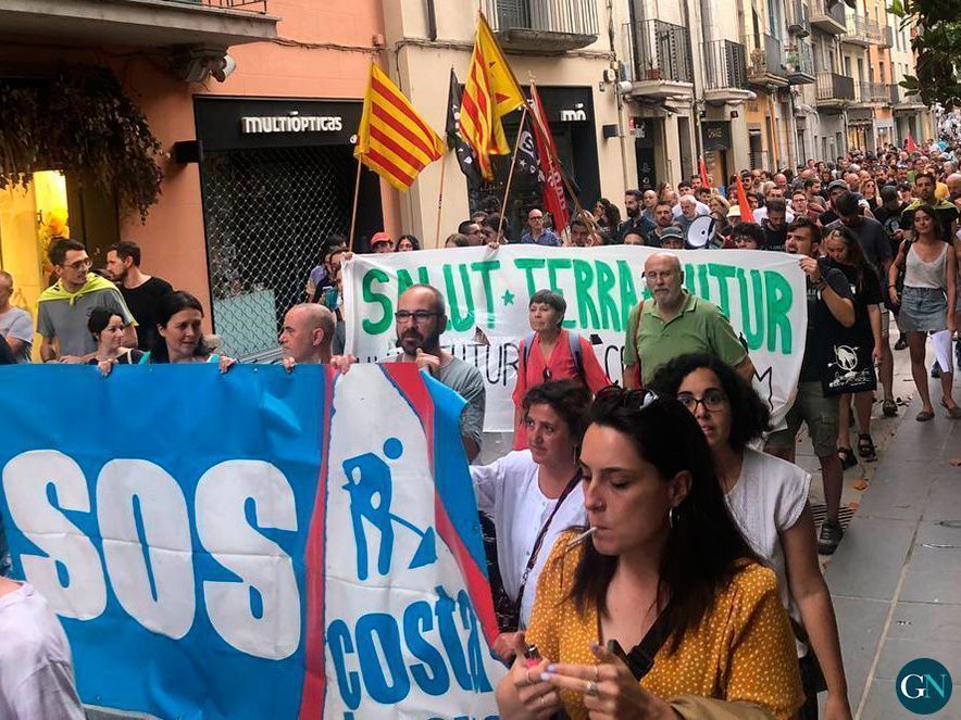 Manifestació a Girona contra el turisme massiu 