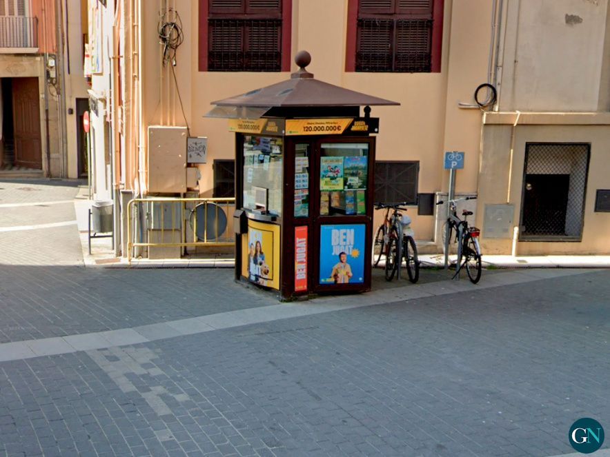 Quiosc situat a la Plaça Rector Ferrer, 4 a Olot 