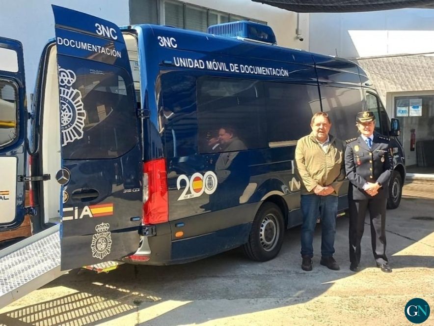 Unitat mòbil VIDOC de la Policia Nacional a Vilobí d'Onyar / GN 