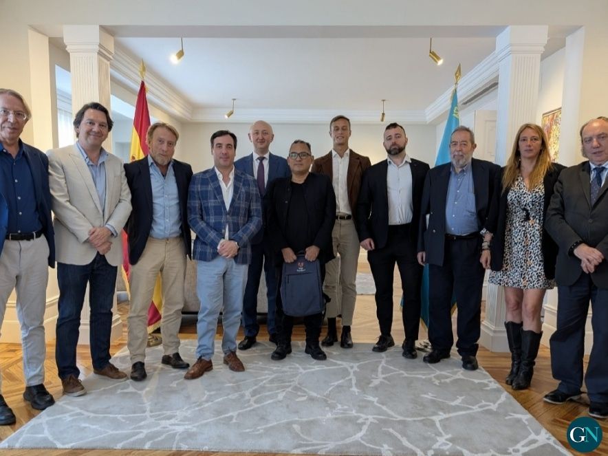 El Embajador de Kazajstán con periodistas de medios de comunicación españoles 