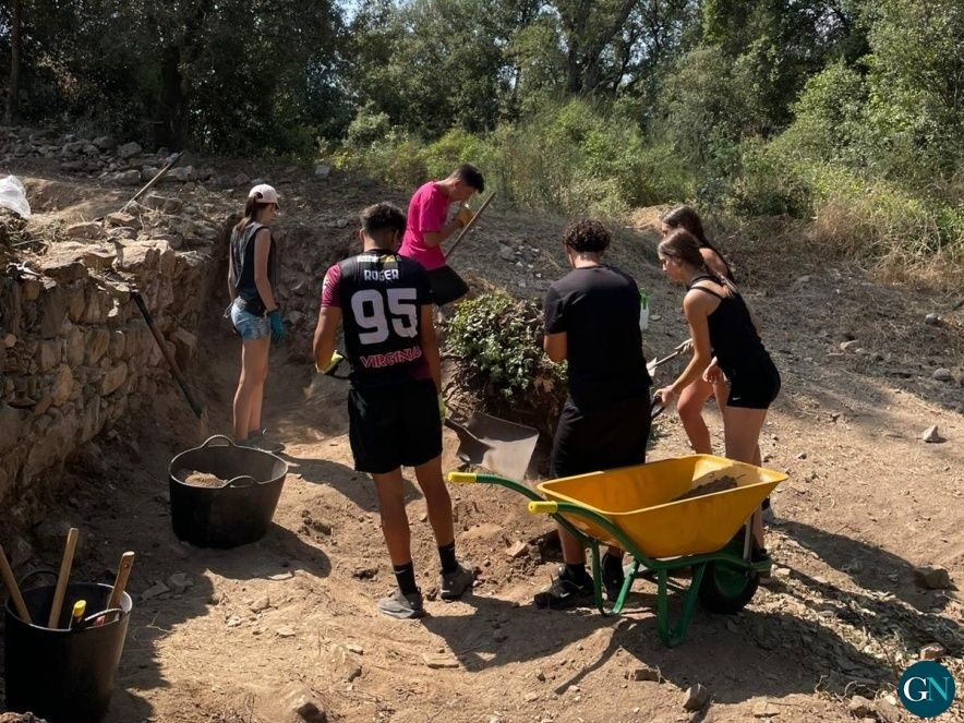 Excavacions al castell de Sant Iscle de Vidreres / Aj.Vidreres 