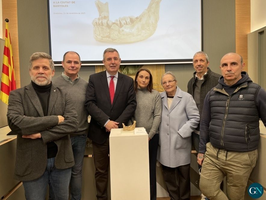 Acte de donació la Mandíbula de Banyoles / Aj.Banyoles