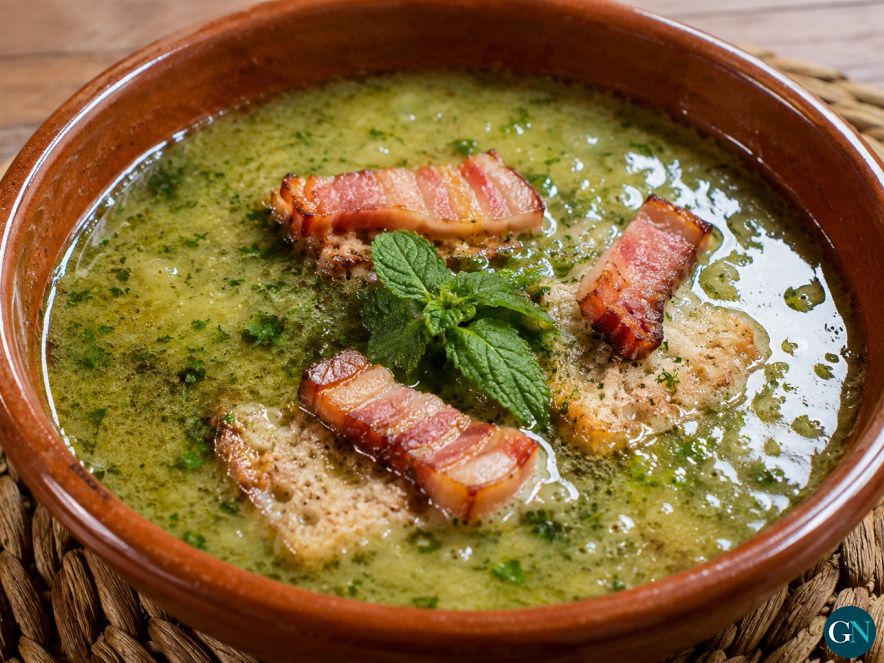 Sopa de menta amb rosta 