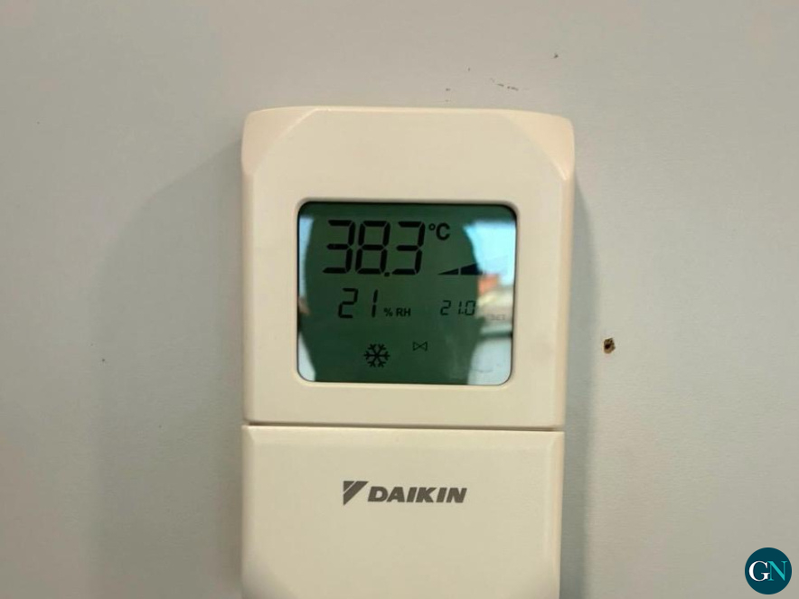 38,3 °C  dins la comissaria a Solsona 