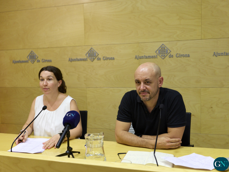 Els regidors del grup municipal PSC-Girona pel Canvi Bea Esporrín i Maxi Fuentes - Eddy Kelele / GN 