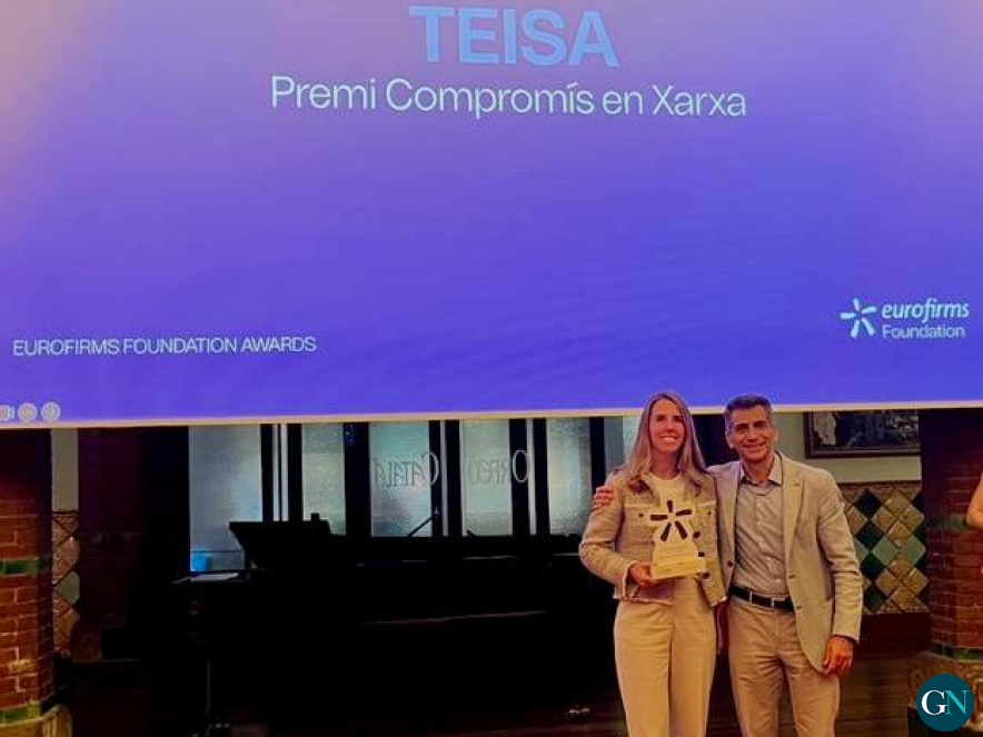 Ana Coromina, representant de TEISA, recollint el premi a la gala Eurofirms Foundation Awards 